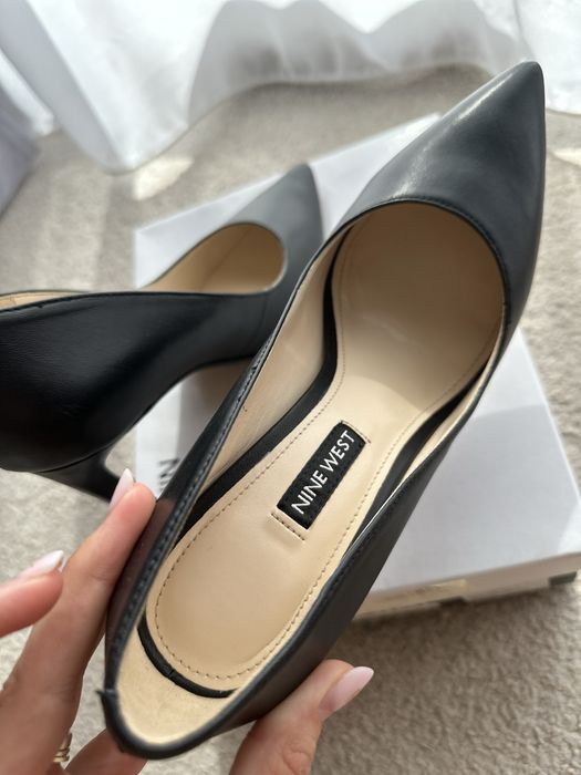 Pantofi negri stiletto Nine West 37 / 6.5