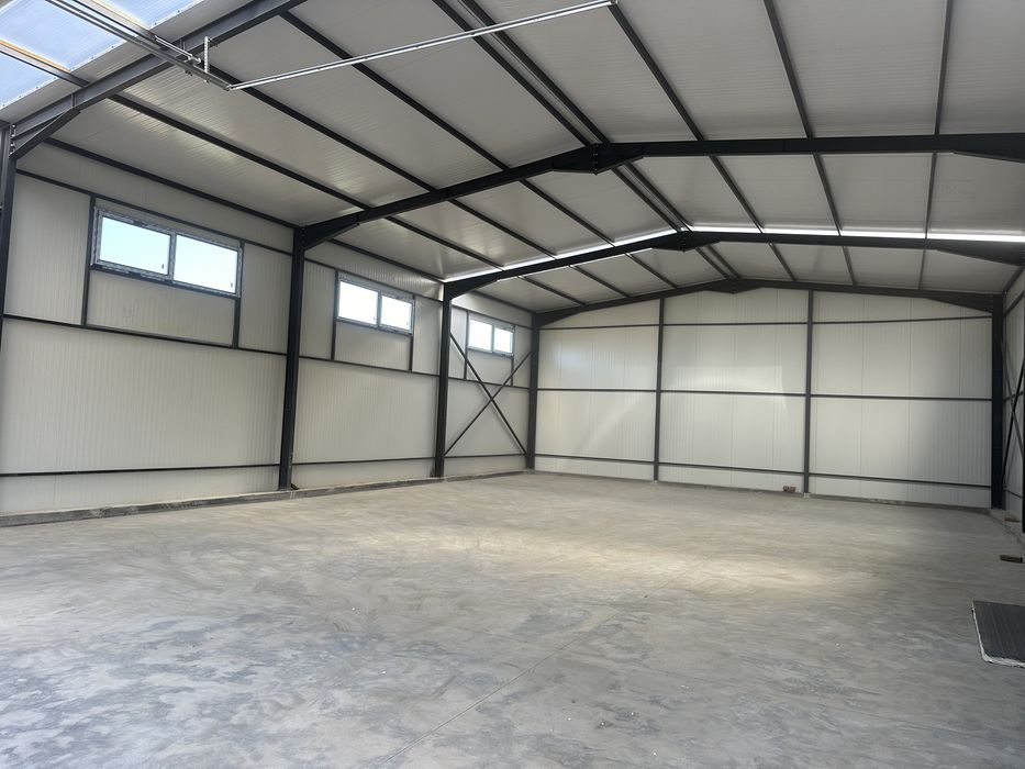 Vand hala pe structura metalica invelita cu panouri sandwich 15x26x5 i