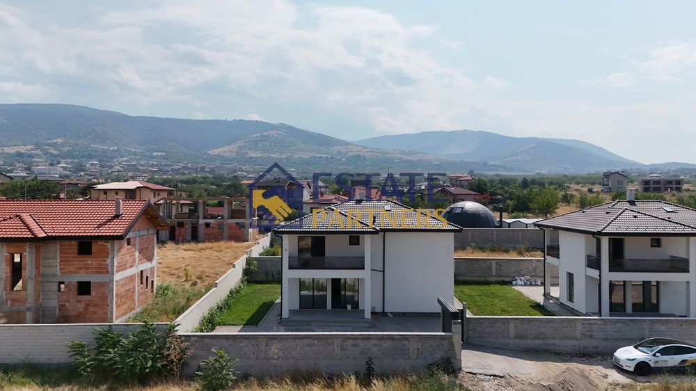 Къща в Пловдив, област-с.Брестник площ 226 цена 340000