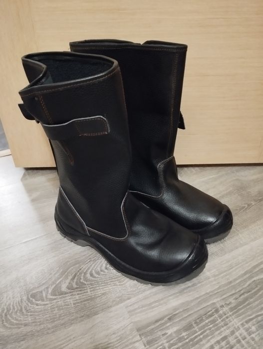 Продам новые Сапоги