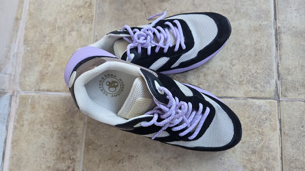 5 чифта обувки за продан 2 чифта  Adidas и 3 чифта Scotch and Soda