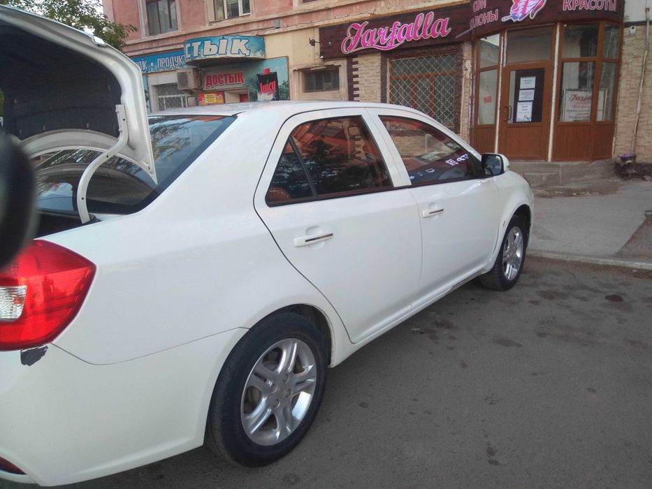 Продам машину Gelly gc6