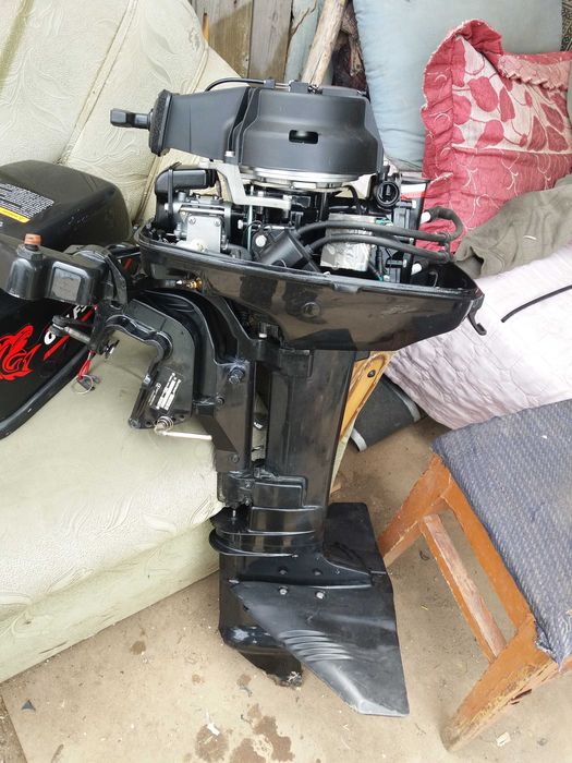 Продам лодку с мотором.