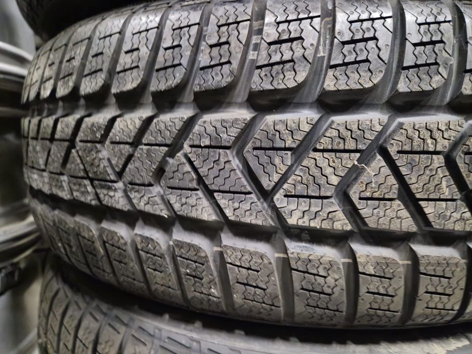 4 anvelope iarna noi Pirelli 225 60 17