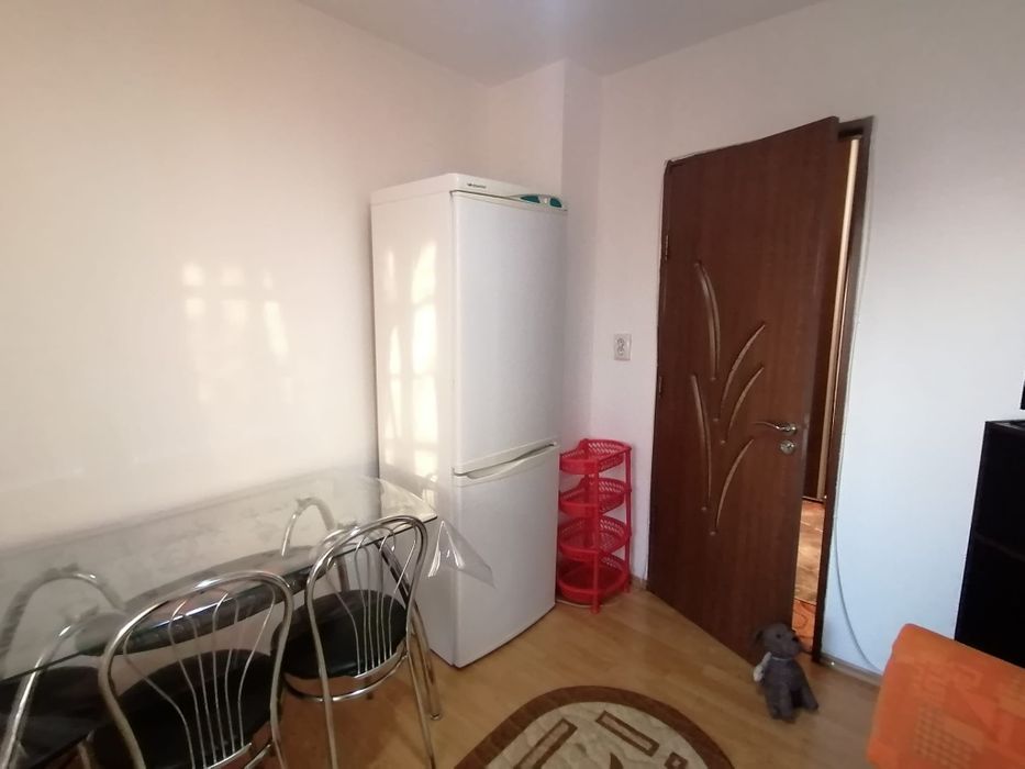 Inchiriez apartament decomandat cu doua camere