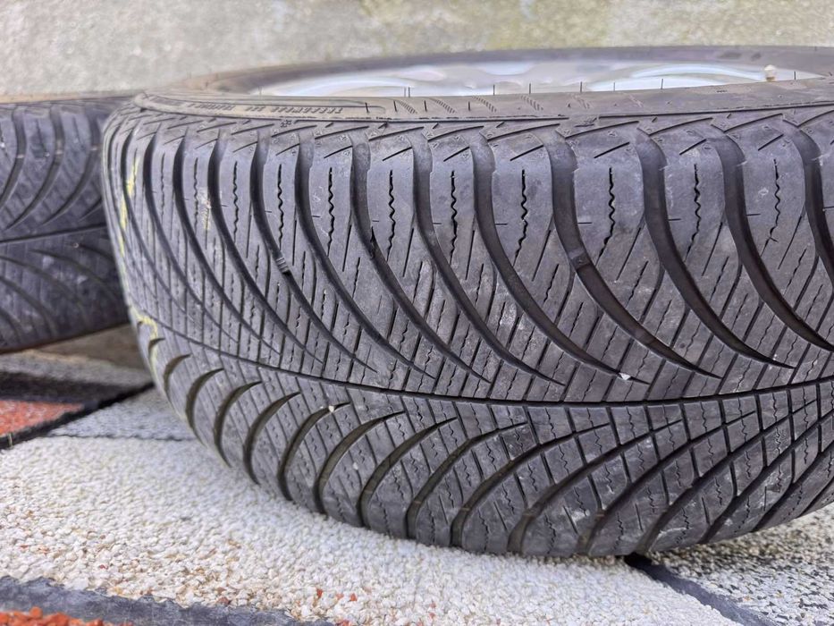Комплект оригинални алуминиеви джанти Mercedes 17” с всесезонни гуми Goodyear Vector 4Seasons - 235/55/17.