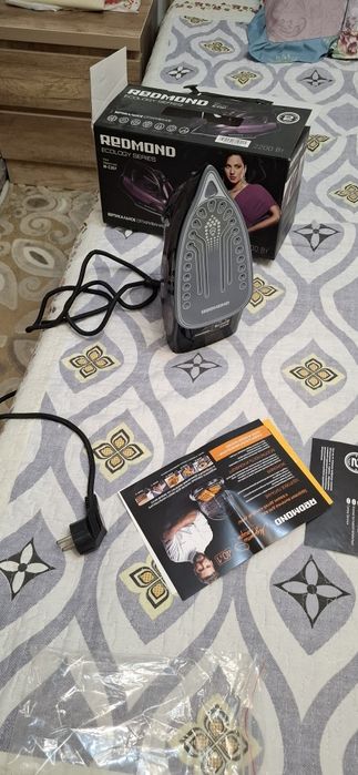 Продам утюг Redmond