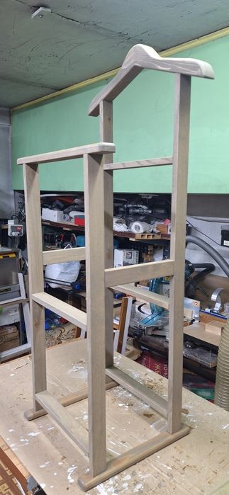 Вешалка напольная из дерева