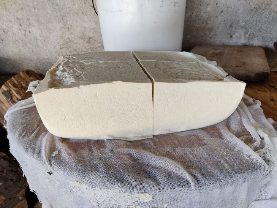 Vând brânză de oaie