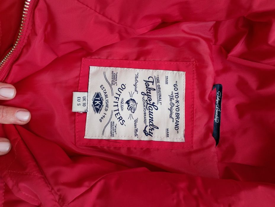 Зимно червено яке