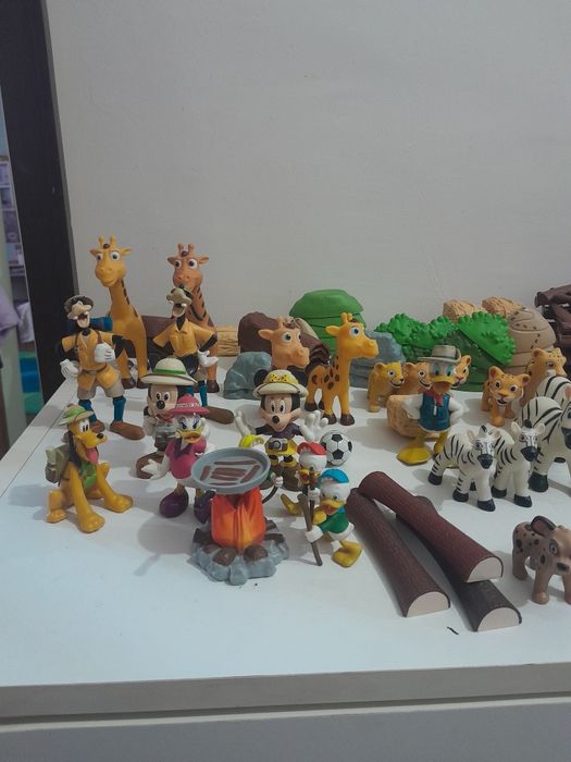 Vând colecția Disney Prieteni cu animalele cu toate FIGURINELE