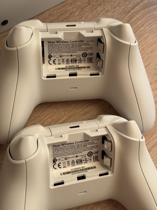 Xbox series s 512gb два контролера + 1tb Seagate expansion card