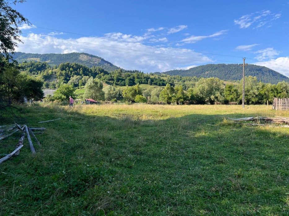 Teren plat construibil, parcelabil, acces drum județean zonă montană superbă