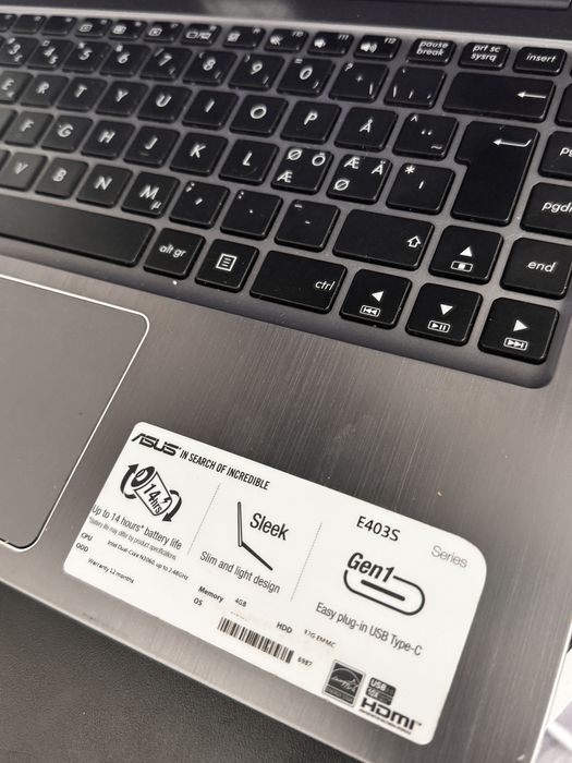 Vând laptop ASUS VivoBook E403SA