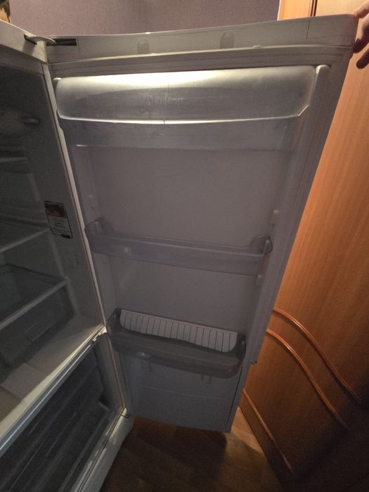 Холодильник Indesit B16