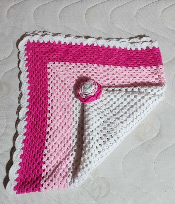 Покривка плетена на една кука 110 х 110 см