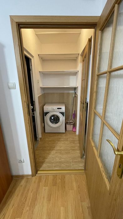 Închiriez apartament cu 2 camere