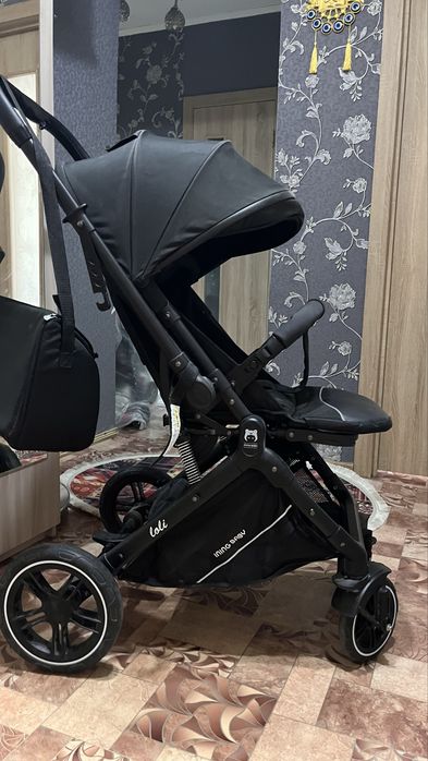 Продам детскую коляску черного цвета