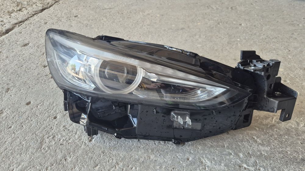 Десен LED фар  за Мазда 6 2023г