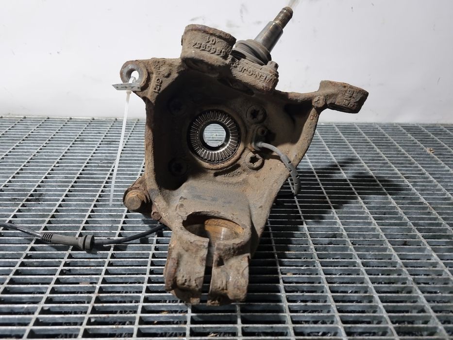 Преден десен шенкел BMW X3 F25 2.0 D 2010 - 2014 Р