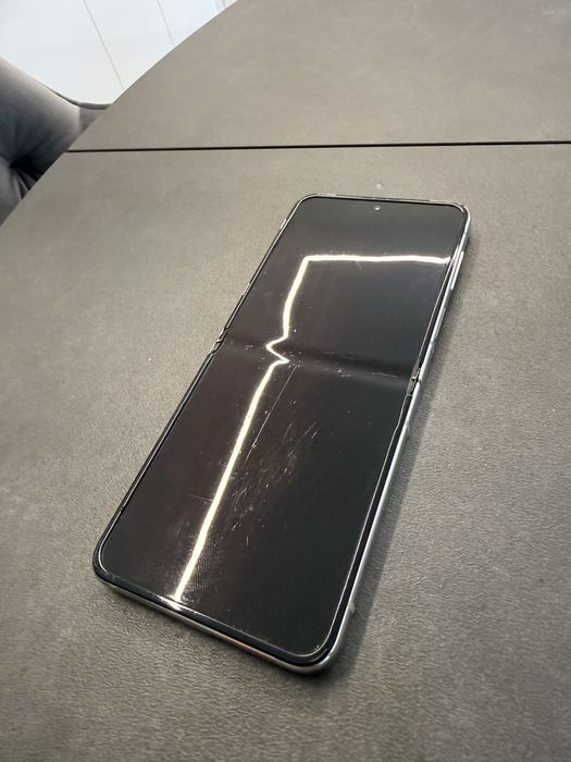 Samsung Galaxy Z Flip 5 – 256 GB