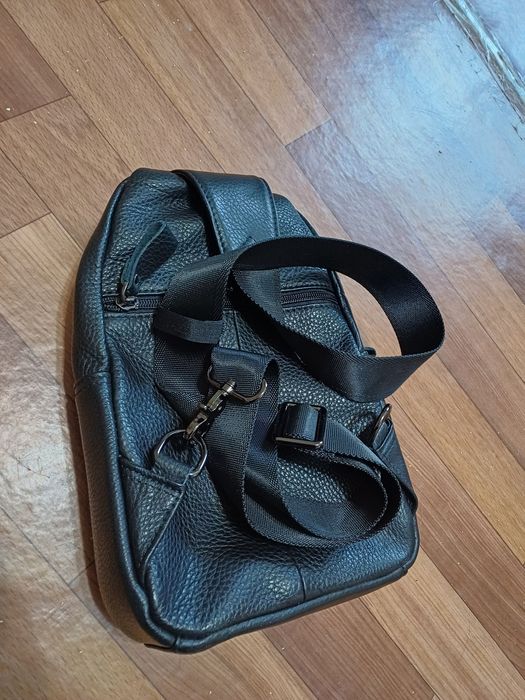 Продам кожаную барсетку