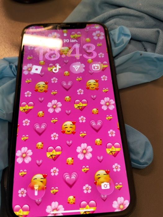 vand iphone 11 pro nou!