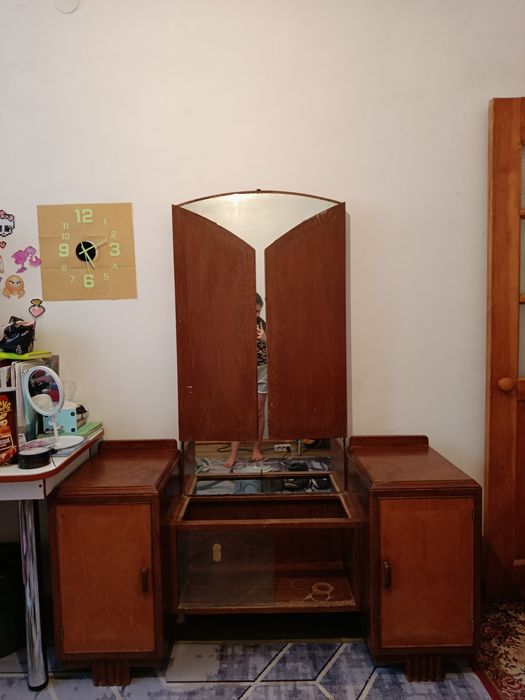 винтажное трюмо или туалетный столик