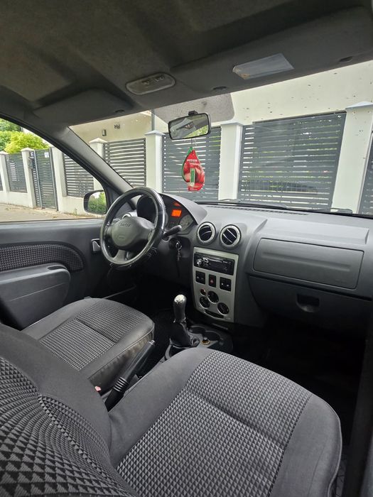 Dacia  Logan  2008  1.6 16V