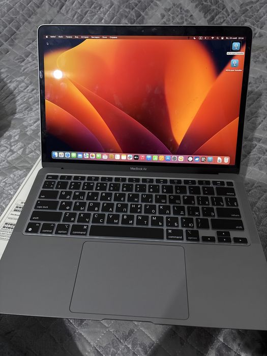 Продам MacBook Air with Apple M1 chip