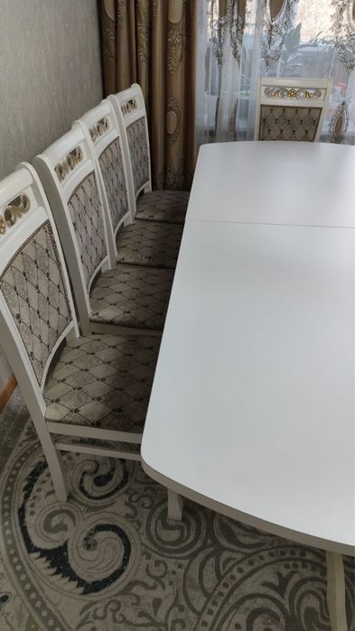 Стол с 12 стулями