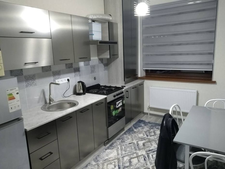 Mirzo Ulugʻbek tumani Buyuk ipak yoʻli metrosi oldida 2xonali kvartira