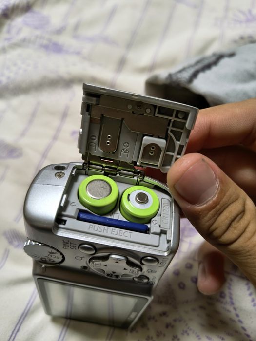 Продавам ретро дигитален фотоапарат Canon PowerShot A470 в страхотно състояние