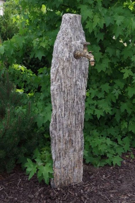 Градинска чешма от естествен камък