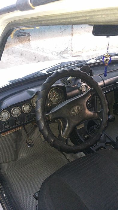 машина ВАЗ 2103.