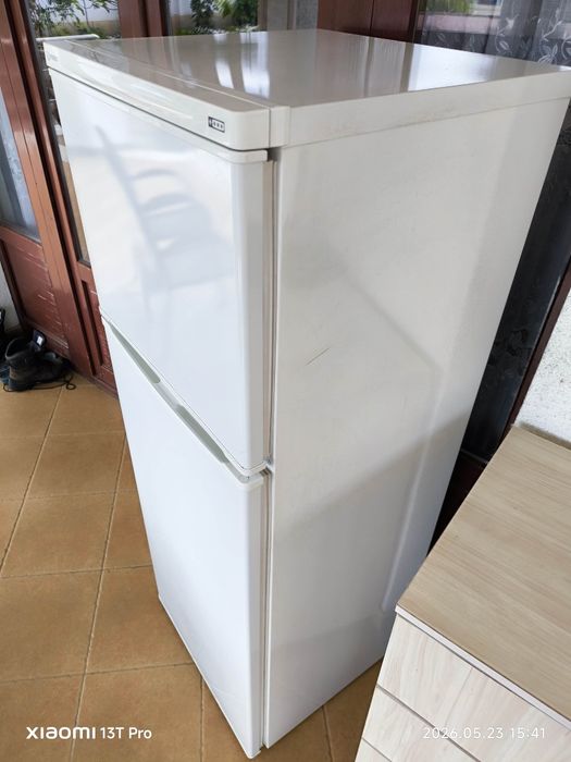 Хладилник с фризер Indesit 150x53x55