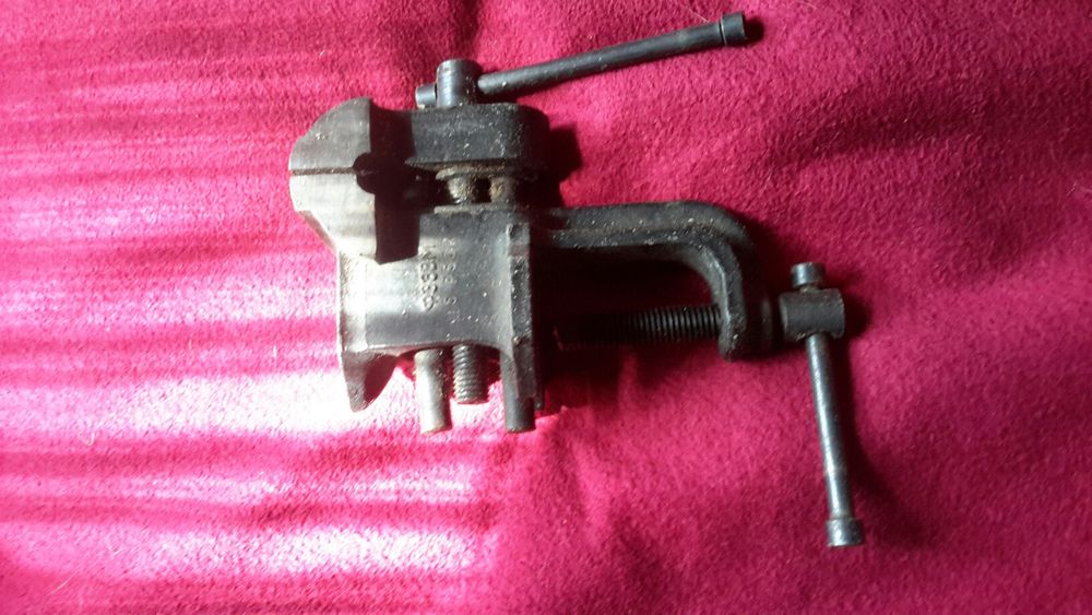 Тиски маленькие продам