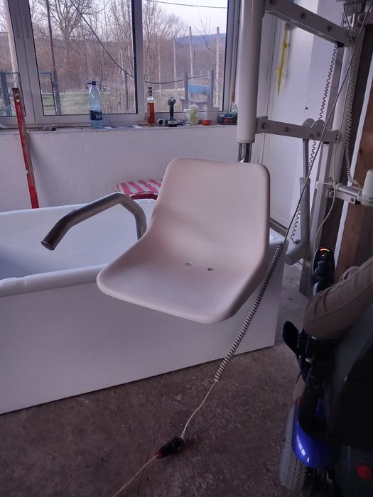 vând lift pentru persoane cu dizabilități