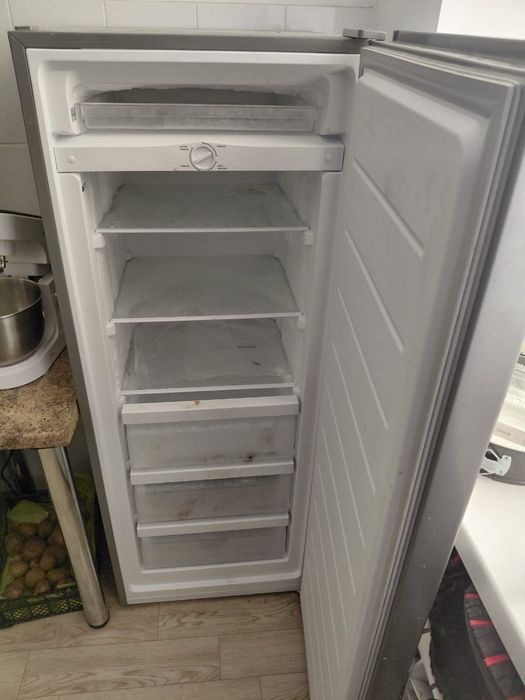 Продам морозильник