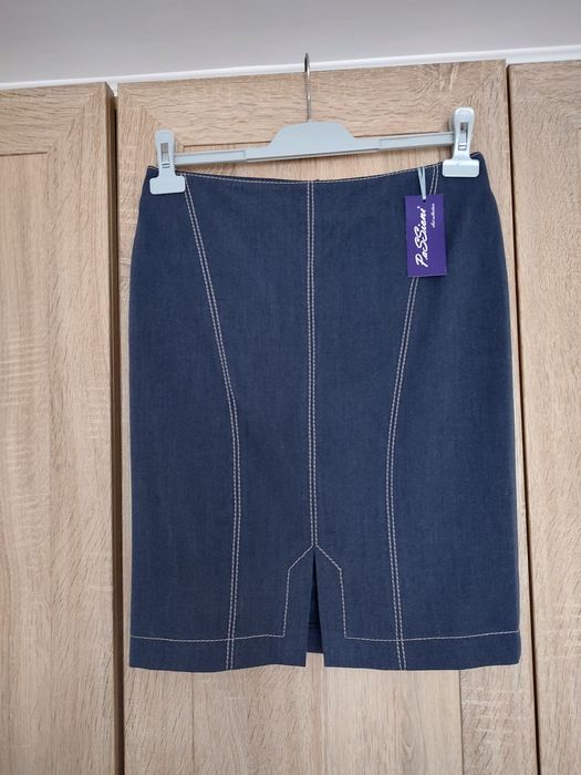 Vând costum elegant damă, cu două piese, sacou și fustă, nou, nepurtat, cu etichetă