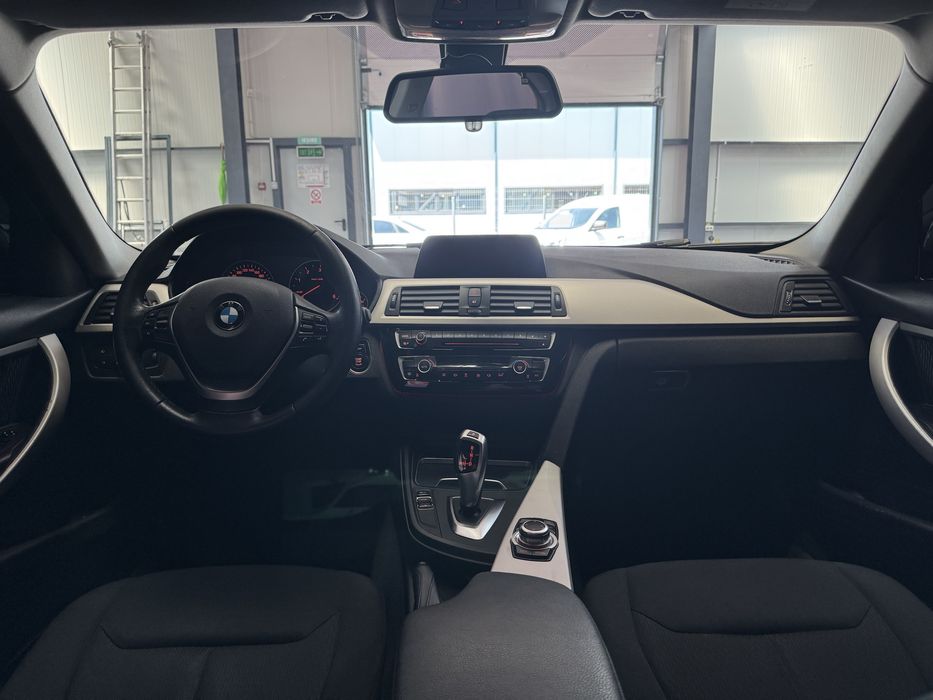 BMW 320D  automat