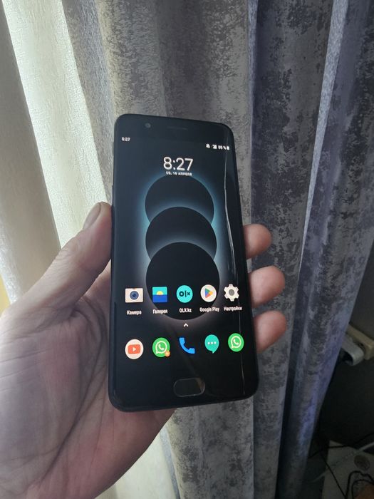 Продам отличный смартфон One Plus 5
