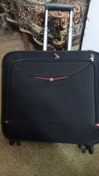 Продается чемодан бу в хорошем состоянии