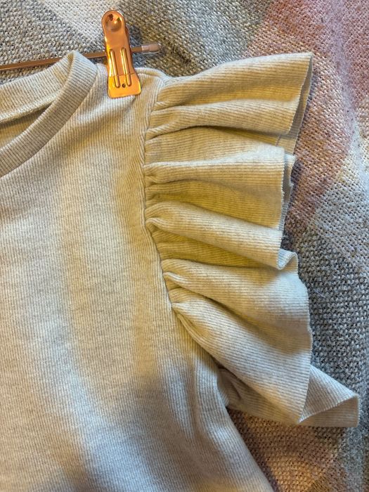 Тениска с накъдрени ръкавели - Зара