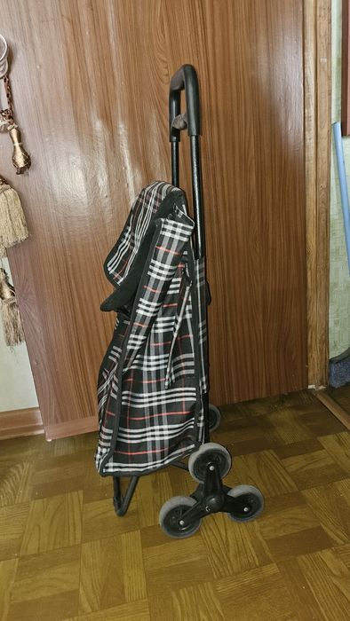 Тележка на колёсах,  вместительная