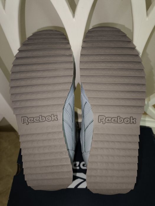 Новые утепленные кроссовки Reebok