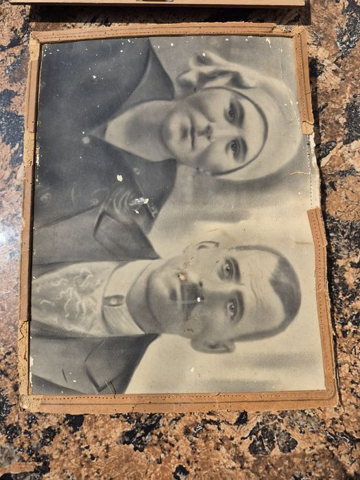 Vând rama tablou si photo de Familie 

Artiști:

- Fra