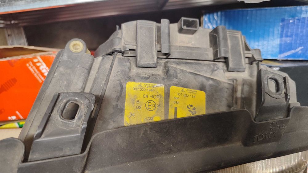 Фар Audi b5 трисекционен