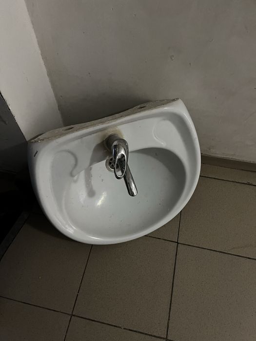 Унитаз бу целый отдам