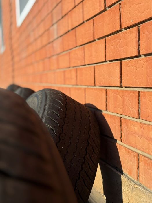 Продам всесезонны шины